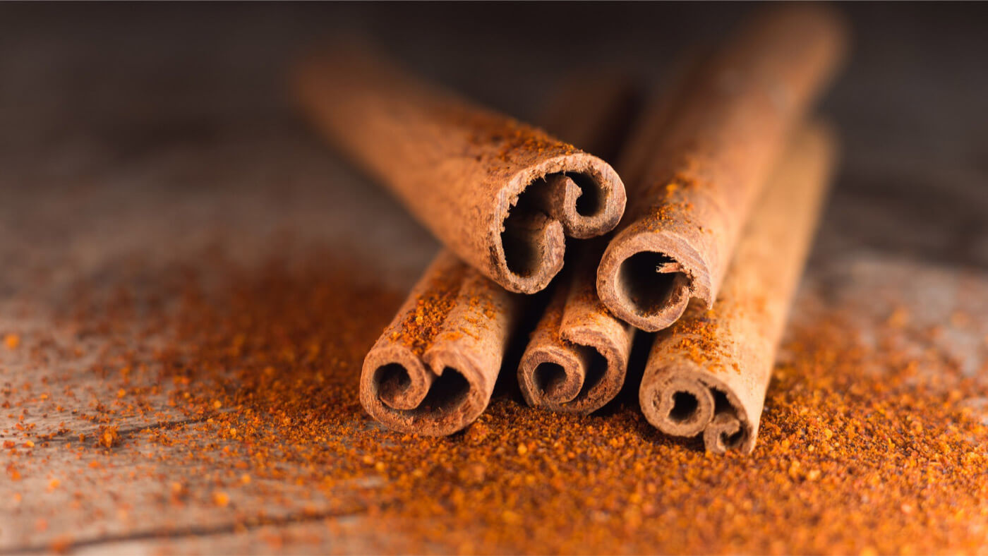 cinnamon (Cinnamomum verum) sticks and powder